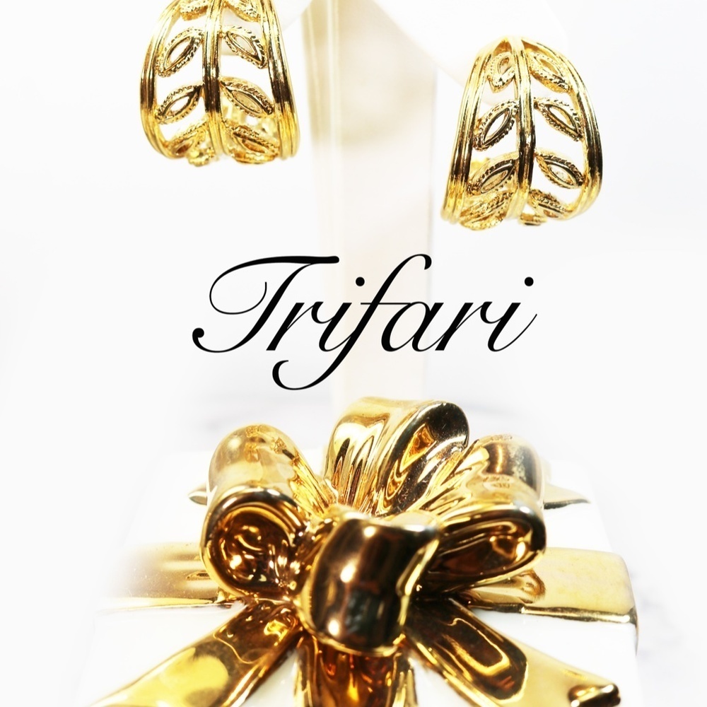 Vintage Trifari Gold Crescent Hoop Leaf Earrings - Picture 6 of 16